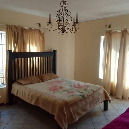 가보로네 Sugar Shack Backpackers Botswana B&B 외부 사진
