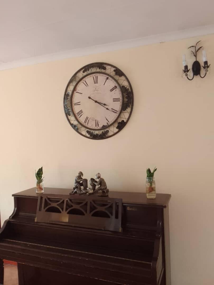 가보로네 Sugar Shack Backpackers Botswana B&B 외부 사진